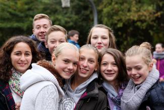 Schüler auf dem Schulhof